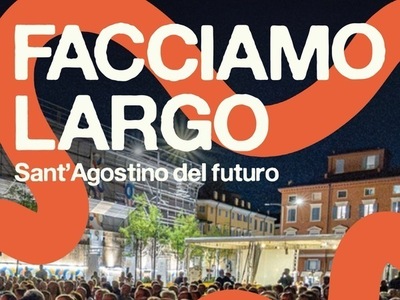 scritta "Facciamo Largo, Sant'Agostino del futuro", con nastro di colore arancio che entra ed esce dal riquadro e sullo sfondo, una immagine che inquadra una platea di persone che assistono ad un evento serale in Piazza Sant'Agostino.